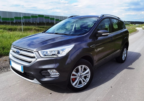 Ford Kuga cena 66100 przebieg: 127100, rok produkcji 2019 z Więcbork małe 137